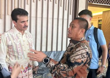 Bupati Luwu Timur, Irwan Bachri Syam, mempromosikan komoditas lada kepada Duta Besar Pakistan pada forum Indonesia Gastrodiplomacy Series 2026 di Hotel The Rinra, Makassar, Rabu (24/6/2026). Foto: Kominfo-SP