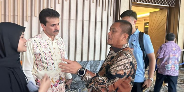 Bupati Luwu Timur, Irwan Bachri Syam, mempromosikan komoditas lada kepada Duta Besar Pakistan pada forum Indonesia Gastrodiplomacy Series 2026 di Hotel The Rinra, Makassar, Rabu (24/6/2026). Foto: Kominfo-SP