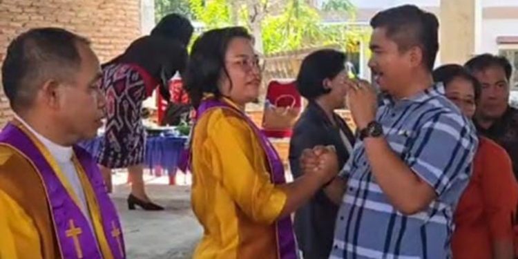 Firman Udding menghadiri syukuran dan serah terima Pelayanan Gereja KIBAID Jemaat Tarabbi, Desa Tarabbi, Kecamatan Angkona, Sabtu (27/6/2026). Foto: ist