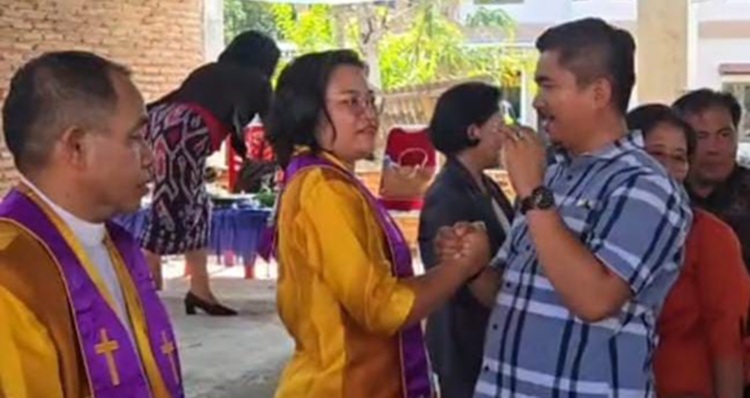 Firman Udding menghadiri syukuran dan serah terima Pelayanan Gereja KIBAID Jemaat Tarabbi, Desa Tarabbi, Kecamatan Angkona, Sabtu (27/6/2026). Foto: ist
