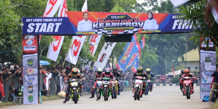 Aksi para pembalap pada kejuaraan road race Bupati Cup II Kejurprov IMI Sulawesi Selatan Putaran I Tahun 2026 di Sirkuit Taman Sayang, Malili, Minggu (31/05/2026). Foto: Kominfo-SP