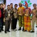 Ketua PM WTC, Adnan, menerima Penghargaan Kalpataru Adya 2026 sebagai bentuk apresiasi atas pelestarian Hutan Cerekang, Kamis (11/06/2026). Foto: Warta Lutim