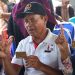 Penyerahan bantuan kepada lansia di Desa Wonorejo Timur, Kecamatan Mangkutana, Minggu (28/6/2026). Foto: Kominfo-SP