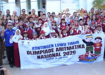 Bupati Luwu Timur Irwan Bachri Syam melepas 84 siswa UCMAS yang akan mewakili daerah pada Olimpiade Aritmatika Nasional 2026 di Makassar, Senin (22/6/2026). Foto: Kominfo-SP
