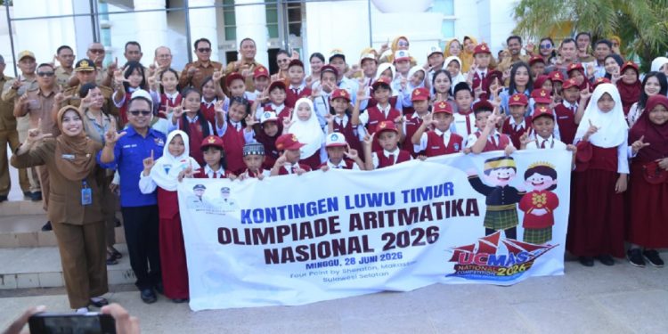 Bupati Luwu Timur Irwan Bachri Syam melepas 84 siswa UCMAS yang akan mewakili daerah pada Olimpiade Aritmatika Nasional 2026 di Makassar, Senin (22/6/2026). Foto: Kominfo-SP