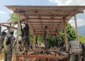 Pembongkaran rumah petani yang mengelola aset Pemkab Luwu Timur di Laoli Desa Harapan, Kecamatan Malili, Kamis (30/07/2026). foto: jaeja.id