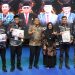 Bupati Irwan Bachri Syam didampingi Wabup Puspawati Husler Bersama para kepala dinas inovatif meluncurkan enam proyek perubahan pada malam penganugerahan Bupati Award 2026 di Malili, Senin (8/06/2026). Foto: Kominfo-SP