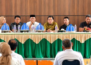 Wakil Ketua I DPRD Luwu Timur Jihadin Peruge mendampingi monitoring pelaksanaan APBD 2025 di Kecamatan Tomoni, Rabu (01/07/2026).