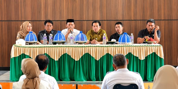 Wakil Ketua I DPRD Luwu Timur Jihadin Peruge mendampingi monitoring pelaksanaan APBD 2025 di Kecamatan Tomoni, Rabu (01/07/2026).