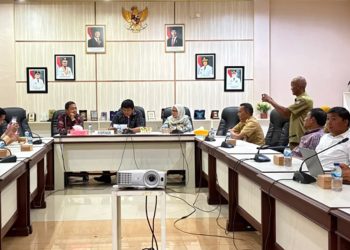 Ketua DPRD Luwu Timur, Ober Datte memimpin penerimaan kunjungan kerja Pansus LHP BPK RI DPRD Tana Toraja di Ruang Aspirasi, Selasa (28/07/2026).