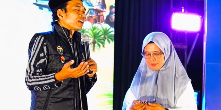 Anggota DPRD Luwu Timur, Erni Malape wakaf Rp10 juta di tabligh akbar Ustaz Abdul Somad, Minggu (26/07/2026).