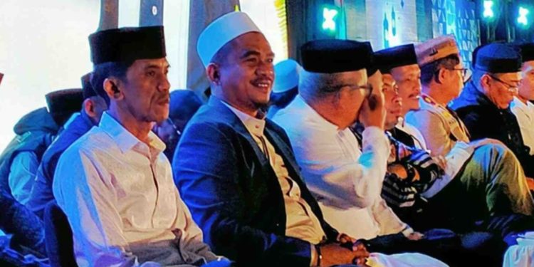 Firman Udding saat menghadiri tabligh akbar Ustaz Abdul Somad di Lapangan Pendidikan, Malili, Minggu (26/07/2026).