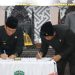 Ketua DPRD Luwu Timur, Ober Datte dan Bupati Irwan Bachri Syam menandatangani kesepakatan KUA PPAS 2027, dalam rapat paripurna Rabu (5/8/2026). Foto: Humas