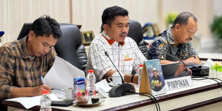 Pansus rapat pembahasan Ranperda Perlindungan dan Pemberdayaan Petani, di DRPD Luwu Timur, Selasa (25/08/2026).