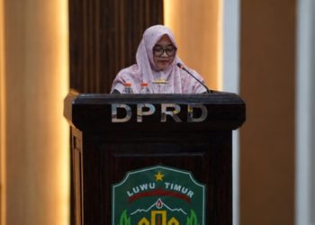 Wakil Bupati Luwu Timur Puspawati Husler menyampaikan jawaban Bupati dalam Rapat Paripurna DPRD Luwu Timur. Foto: warta lutim