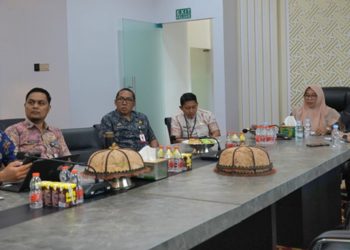 Wakil Bupati Luwu Timur, Puspawati Husler bersama sejumlah pejabat terkait mengikuti Raker dan RDPU reformulasi kebijakan fiskal daerah, di ruang rapat Bupati Lutim, Malili, Kamis (30/7/2026). Foto: Warta Lutim