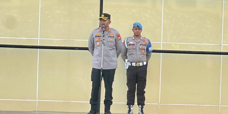 Perdana Pimpin Apel, Kapolres Luwu Timur Tekankan Pelayanan Humanis