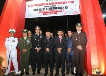 Bupati Irwan Bersama Forkopimda Ikuti Apel Kehormatan dan Renungan Suci di TMP Malili