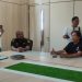 Kajari Luwu Timur, Berthy Oktavianes Zakarias Huliselan, berdialog dengan pengunjuk rasa yang tergabung dalam Aliansi Masyarakat Luwu Timur Anti Korupsi di ruang rapat Kejari Lutim, Senin 7 September 2026.