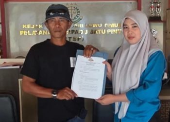 Koordinator Investigasi LSM Progres, Ahmad melaporkan mantan Bupati Luwu Timur, Budiman ke Kejari Luwu Timur terkait kasus Islamic Center, Rabu (16/09/2026). Foto: IST
