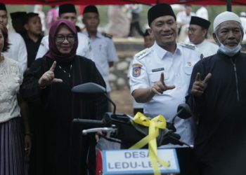 Dukung Operasional Petugas Keagamaan, Bupati Irwan Serahkan 3 Unit Sepeda Motor