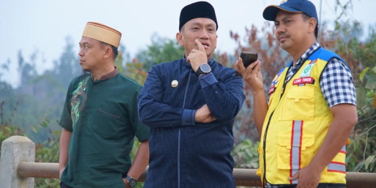 Bupati Irwan Dorong Percepatan Perbaikan Jalan Mahalona Raya