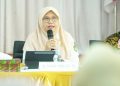 Kepala Dinas Pendidikan dan Kebudayaan Luwu Timur, Raoda K, berbicara pada rakor kepsek se-Luwu Timur, di Aula Dikbud Lutim, Rabu (02/09/2026). Foto: Warta Lutim